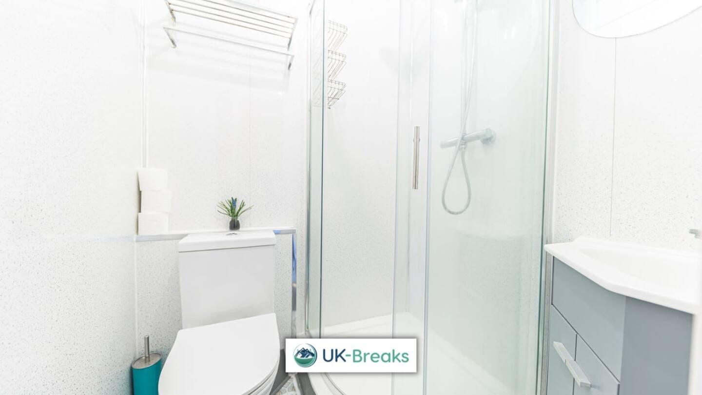 Large, Centrally Located, 5 Bedroom House Workington Dış mekan fotoğraf