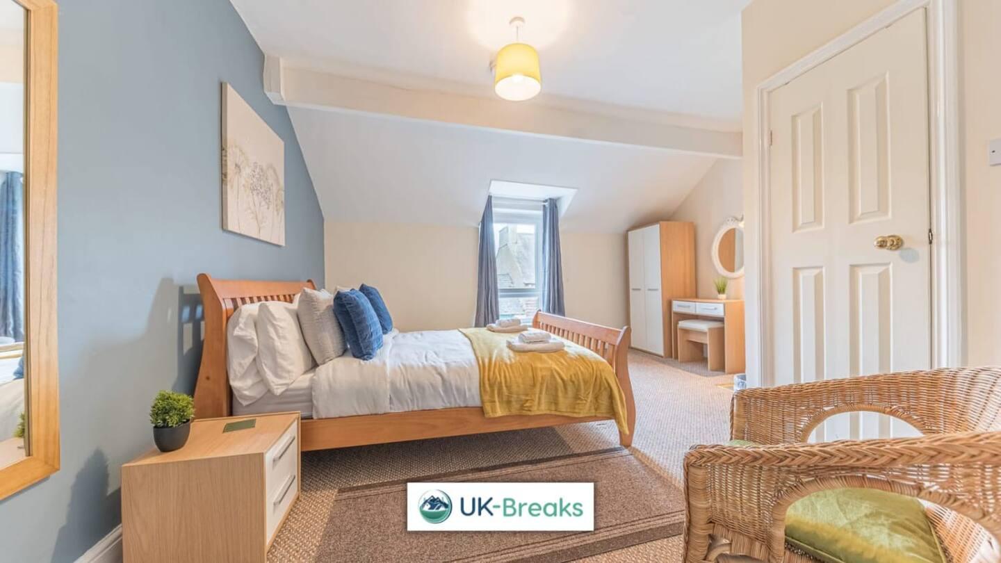 Large, Centrally Located, 5 Bedroom House Workington Dış mekan fotoğraf