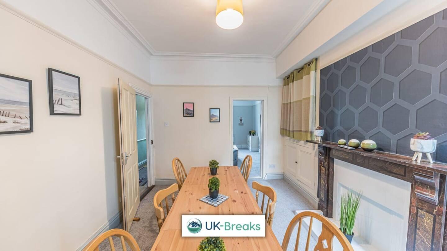Large, Centrally Located, 5 Bedroom House Workington Dış mekan fotoğraf