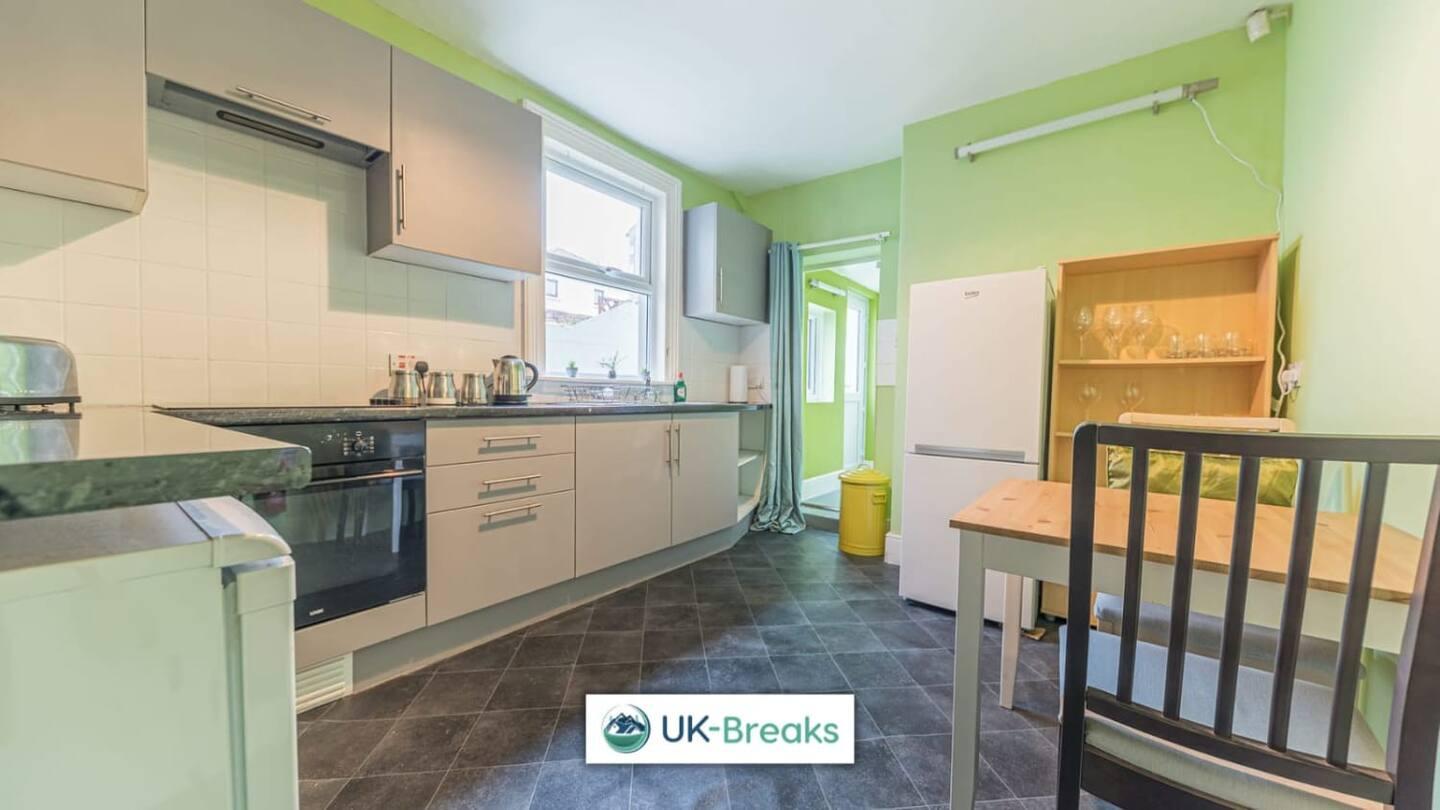 Large, Centrally Located, 5 Bedroom House Workington Dış mekan fotoğraf